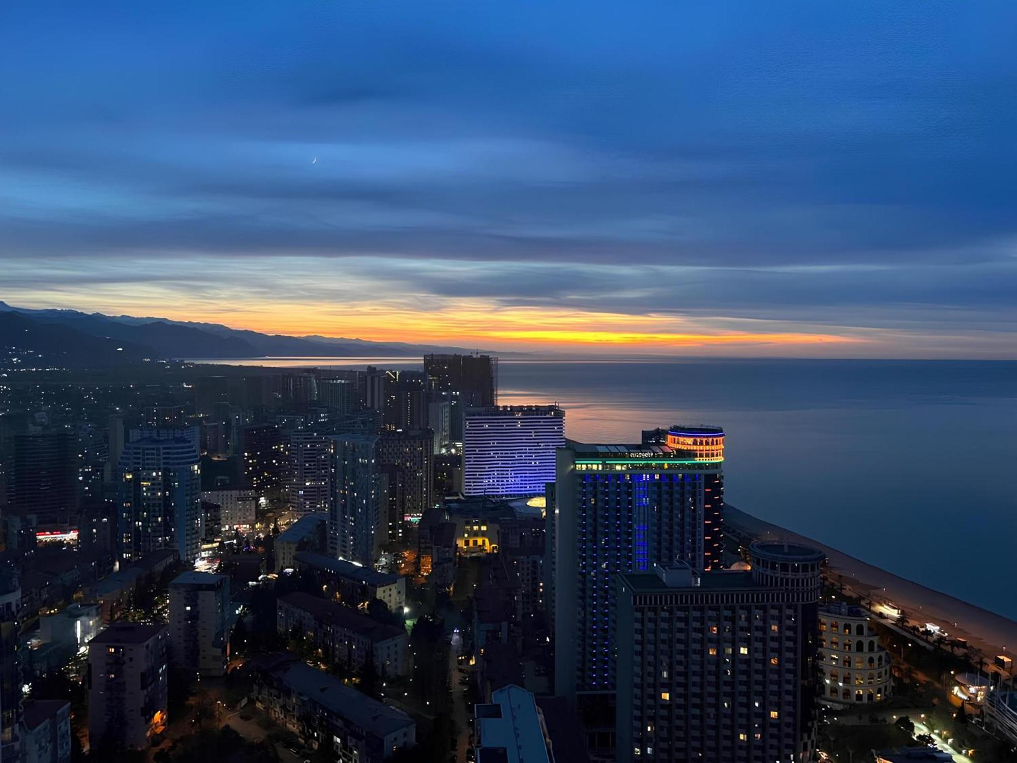 Orbi Panoramic Aparthotel Batumi Bagian luar foto