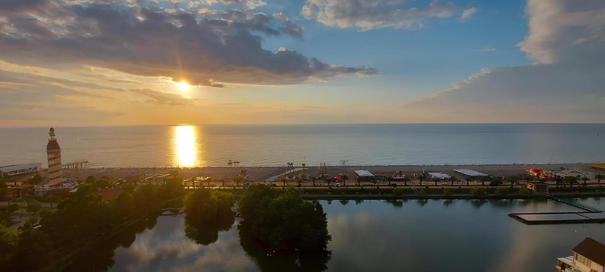 Orbi Panoramic Aparthotel Batumi Bagian luar foto