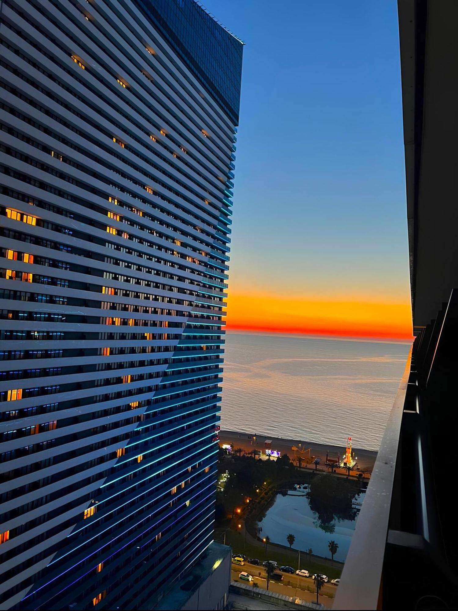 Orbi Panoramic Aparthotel Batumi Bagian luar foto