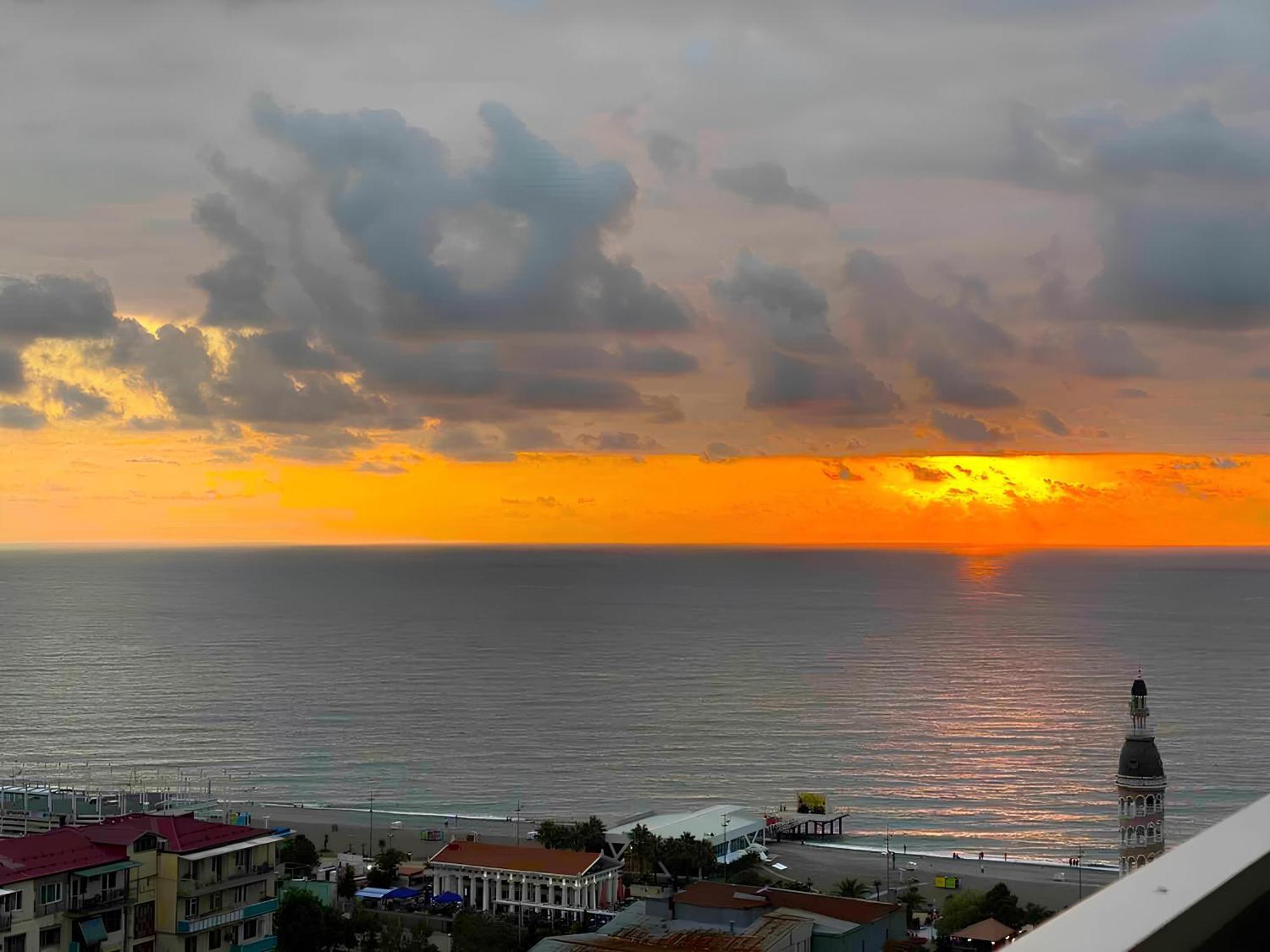 Orbi Panoramic Aparthotel Batumi Bagian luar foto