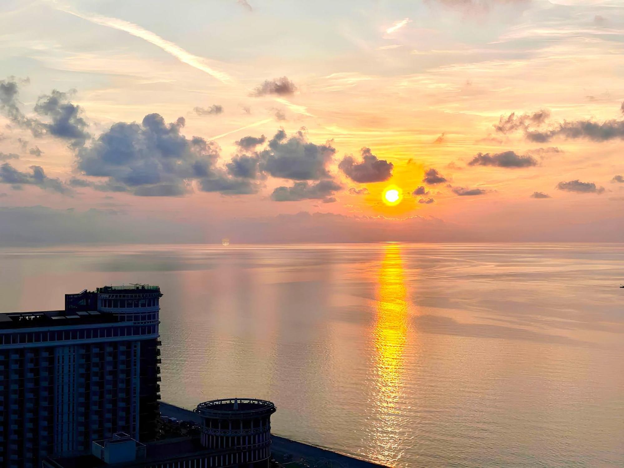 Orbi Panoramic Aparthotel Batumi Bagian luar foto